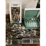 A LARGE BOX OF FLATWARE/CUTLERY INCLUDING PORTMEIRION BOXED PASTRY FORKS