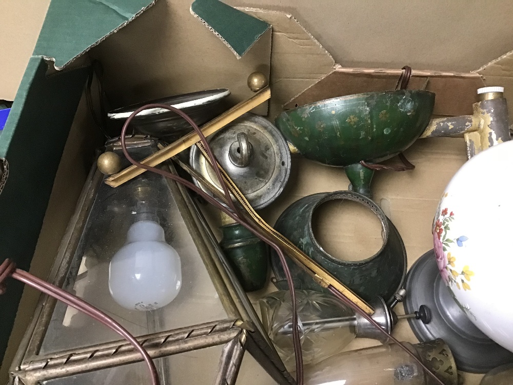 VARIOUS VINTAGE LIGHTING, INCLUDING GLASS OIL LAMPS WITH FUNNELS, CEILING LIGHT ETC - Bild 3 aus 4