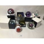 EIGHT GLASS PAPERWEIGHTS INCLUDING (JONATHON HARRIS, SELKIRK) SOME BOXED