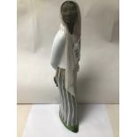 A LARGE SWEDISH CERAMIC FIGURE BY MARI SIMMULSON FOR UPSALA EKEBY (INDONESIAN WOMAN) 39CMS