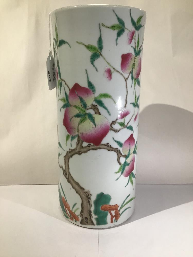 AN EARLY CHINESE PORCELIAN BRUSH POT VASE 28 X 12 CM - Image 4 of 10