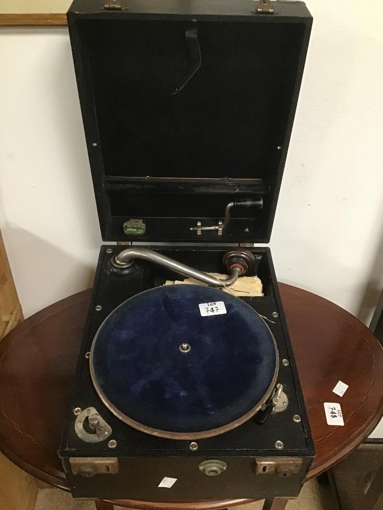 A VINTAGE MELTOPE GRAMOPHONE