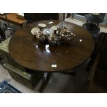 A VICTORIAN TILT TOP ROUND TABLE IN OAK