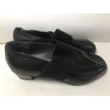 A PAIR OF JOHN LOBB LEATHER COURT SHOES, BLACK GLACE KID E/I, 26CM LONG