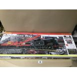 A HORNBY 00 GAUGE PERMANENT WAY ELECTRIC TRAIN SET IN ORIGINAL BOX, R 1029