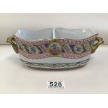A PORCELAINE DE PARIS TWIN HANDLE BOWL, HAND PAINTED WITH FLOWERS AND GILDED