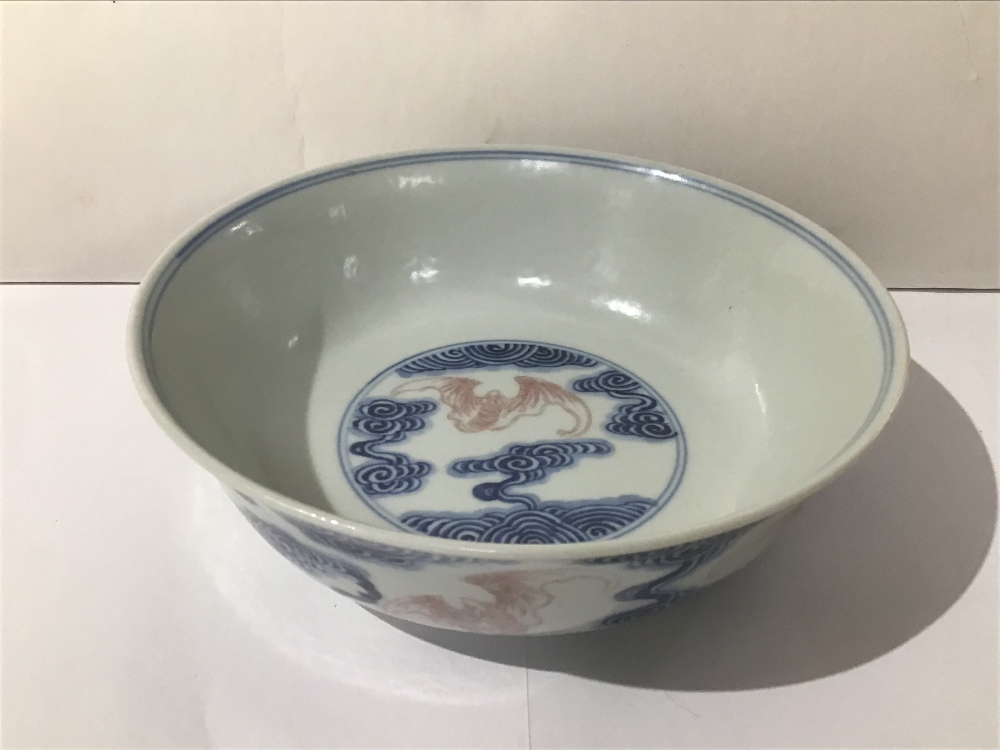 AN 19TH/20TH CENTURY CHINESE PORCELIAN BOWL WITH CHARACTER MARKS TO THE BASE 14.5 X 5 CM