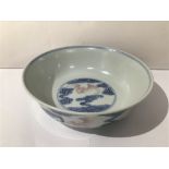 AN 19TH/20TH CENTURY CHINESE PORCELIAN BOWL WITH CHARACTER MARKS TO THE BASE 14.5 X 5 CM