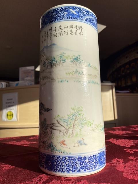 AN EARLY CHINESE PORCELIAN BRUSH POT VASE 28 X 12 CM - Image 6 of 9