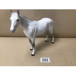 A LARGE BESWICK HORSE, 19.5CM HIGH