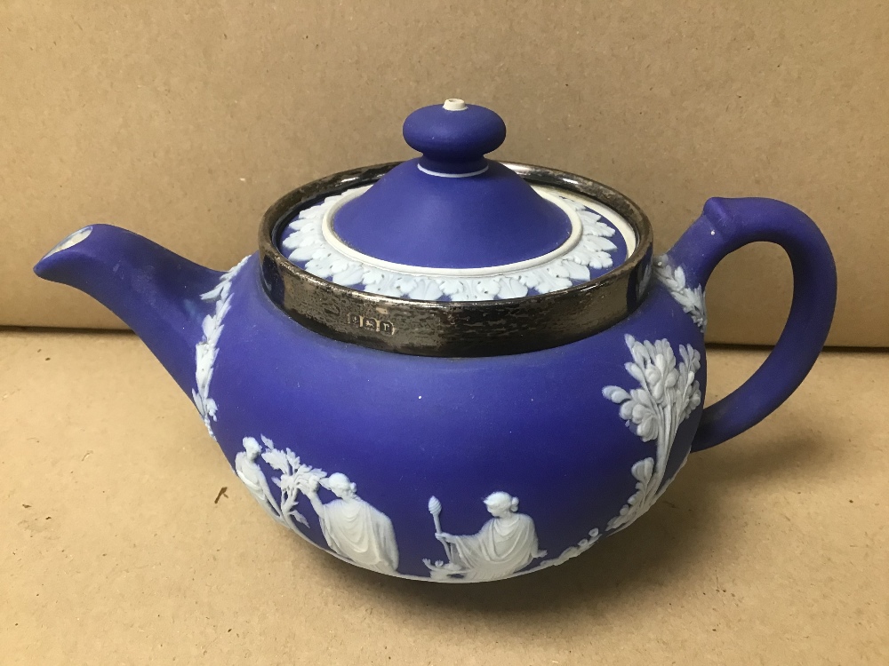 A GEORGE V SILVER MOUNTED WEDGWOOD JASPERWARE TEA POT, SILVER HALLMARKED BIRMINGHAM 1916, 17.5CM - Image 3 of 4