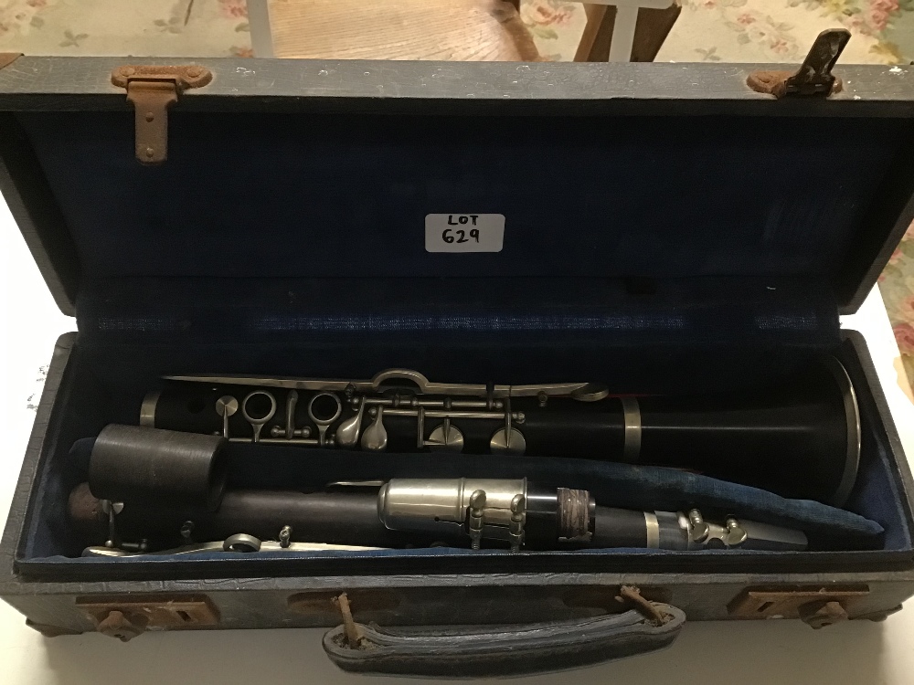 A COUTUME OF PARIS CLARINET - Image 2 of 3