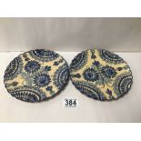 A PAIR OF HENRIOT QUIMPER PLATES WITH FLARED RIMS, BLUE FLORAL DECORATION, 17CM DIAMETER