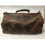 A LARGE VINTAGE LEATHER GLADSTONE DR'S BAG, 46CM WIDE