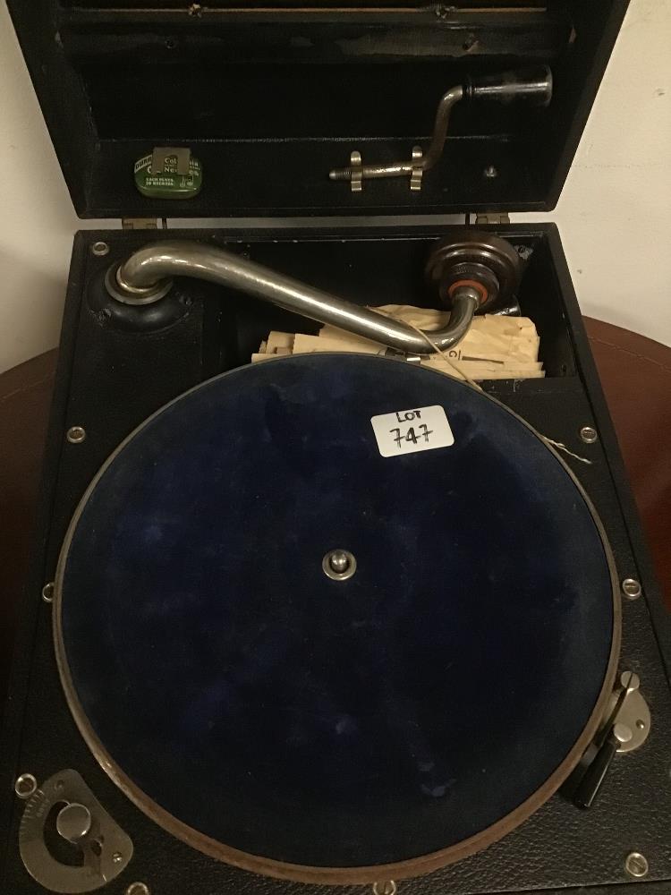 A VINTAGE MELTOPE GRAMOPHONE - Image 2 of 3