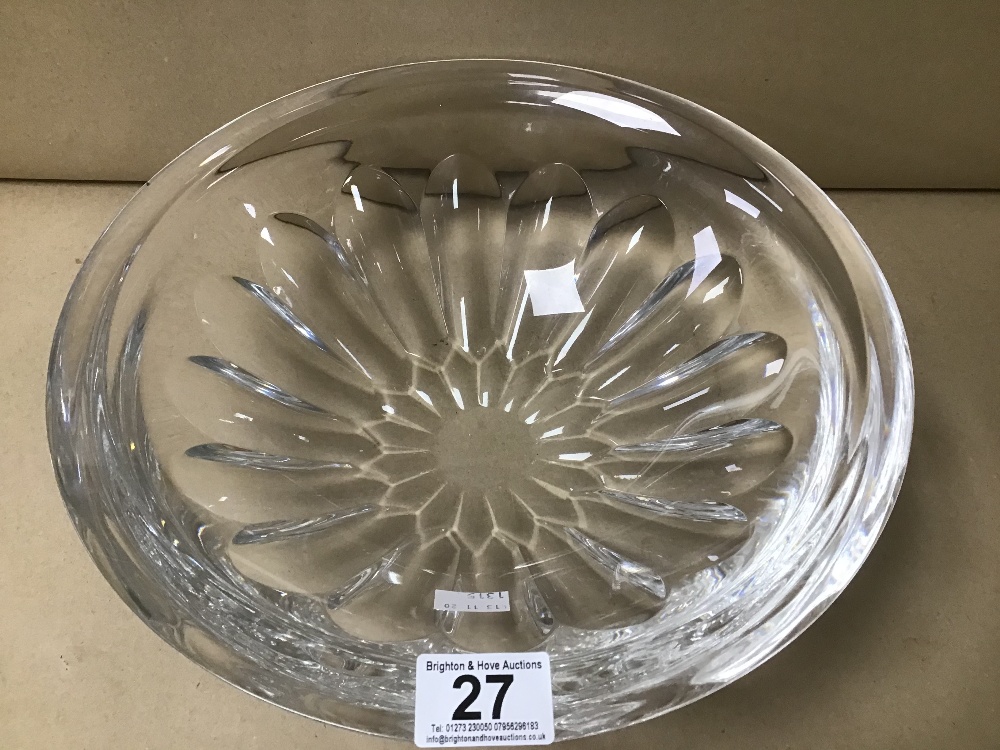 LARGE CUT CRYSTAL GLASS CENTREPIECE BOWL, 30.5CM DIAMETER - Image 2 of 3