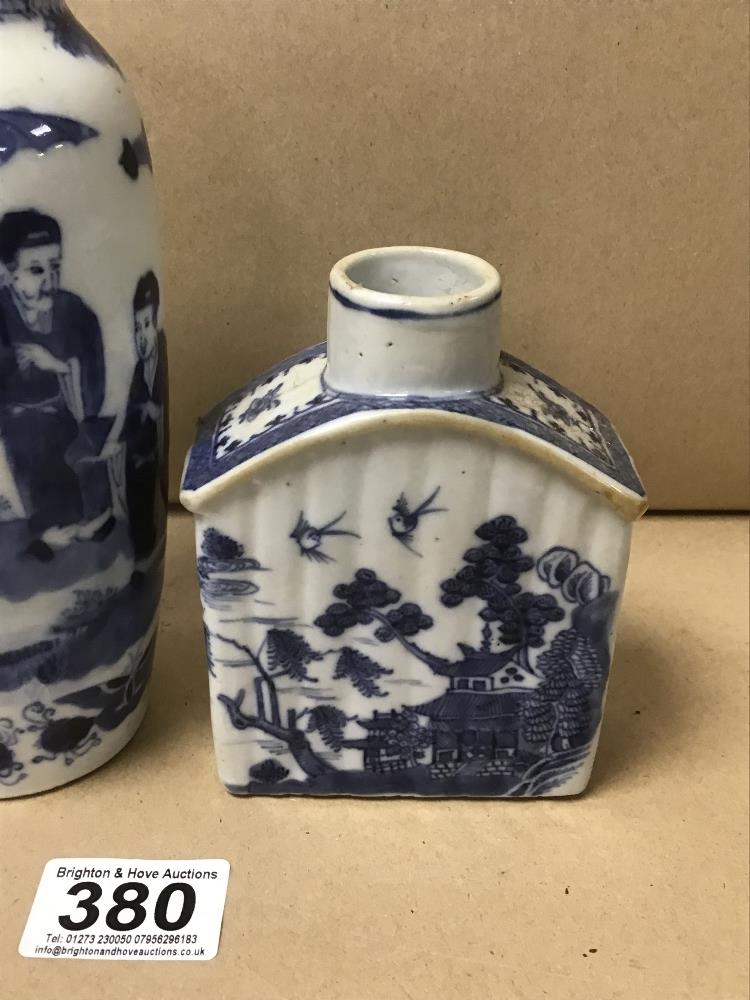 A CHINESE BLUE AND WHITE PORCELAIN TEA CADDY, LACKING LID, TOGETHER WITH A VASE OF BALUSTER FORM - Image 3 of 8
