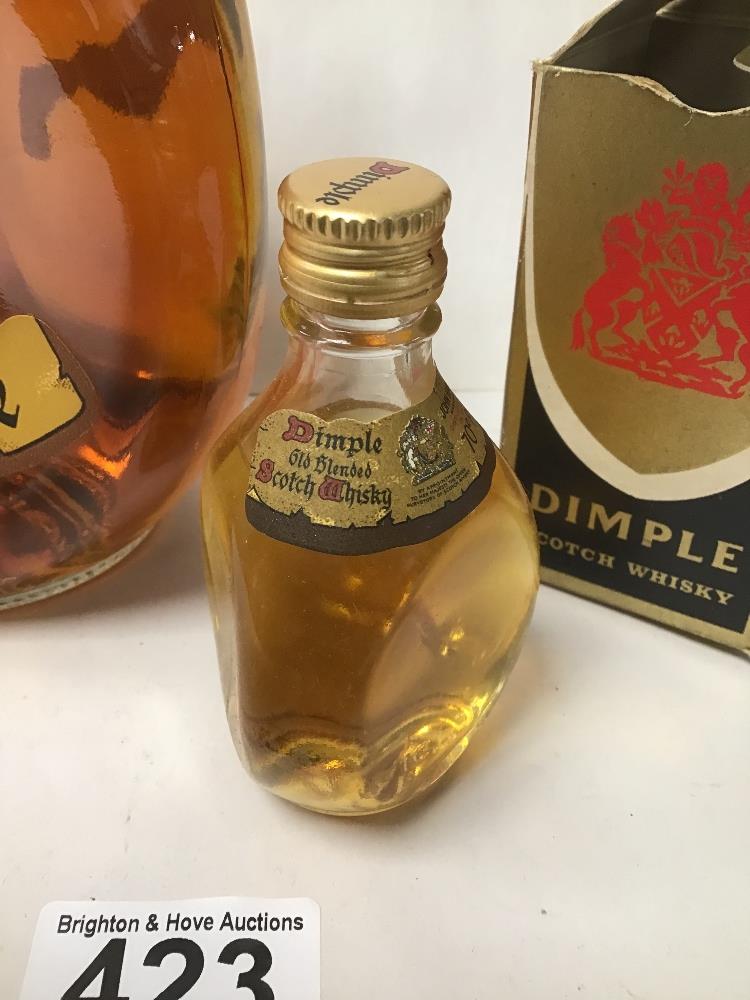 A RARE BLENDED WHISKEY DIMPLE 70% PROOF SEALED WITH A BOXED MINIATURE. - Bild 2 aus 7