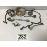 A MIX OF SMALL SILVER ITEMS, INCLUDING NAPKIN RING, SALT, WATCH ALBERT CHAIN WITH T-BAR AND MORE,