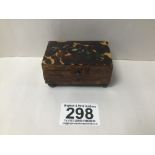 A SMALL VICTORIAN TORTOISESHELL INLAID BOX OF RECTANGULAR FORM, THE LID INLAID WITH FLOWER MOTHER OF