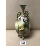 A LATE VICTORIAN HADLEY'S WORCESTER PORCELAIN TWO HANDLED VASE WITH PAINTED DECORATION DEPICTING A