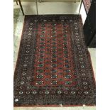 A VINTAGE RUG. 194 x 128 CM.