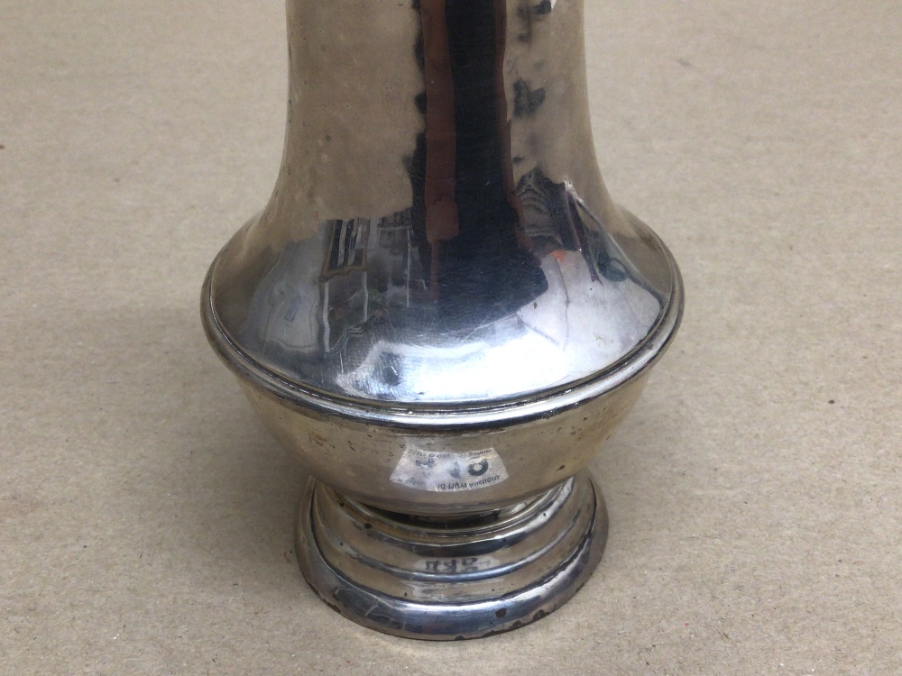 A HALLMARKED SILVER BALUSTER FORM SUGAR SIFTER 16CM 124 GRAMS - Image 2 of 3