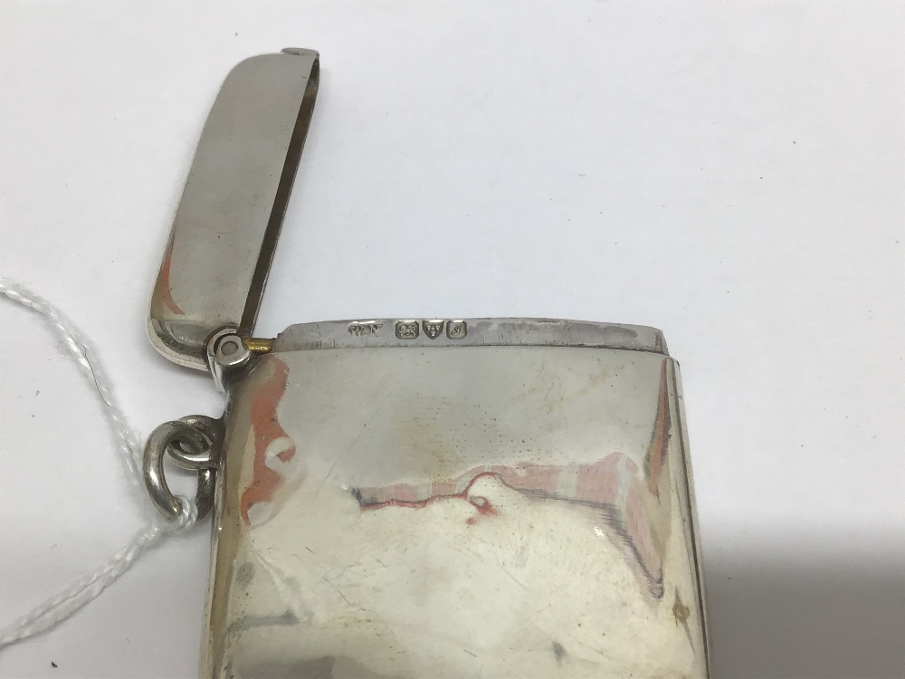 A STERLING SILVER VESTA CASE HALLMARKED 5CMS, WILLIAM NEALE AND SONS CHESTER, 26 GRAMS - Image 2 of 2