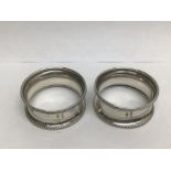 A PAIR OF HALLMARK SILVER NAPKIN RINGS BIRMINGHAM 1925 BY ROLASON BROS 16 GRAMS