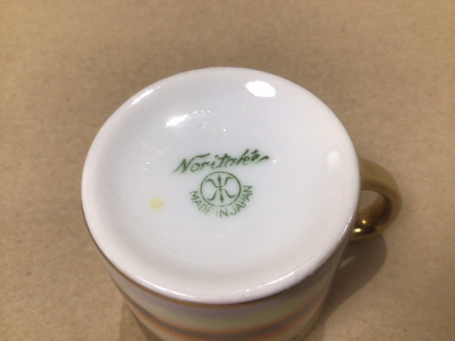 A JAPANESE NORITAKE SIX PIECE COFFEE SET DECORATED WITH A DESSERT SCENE - Image 2 of 3