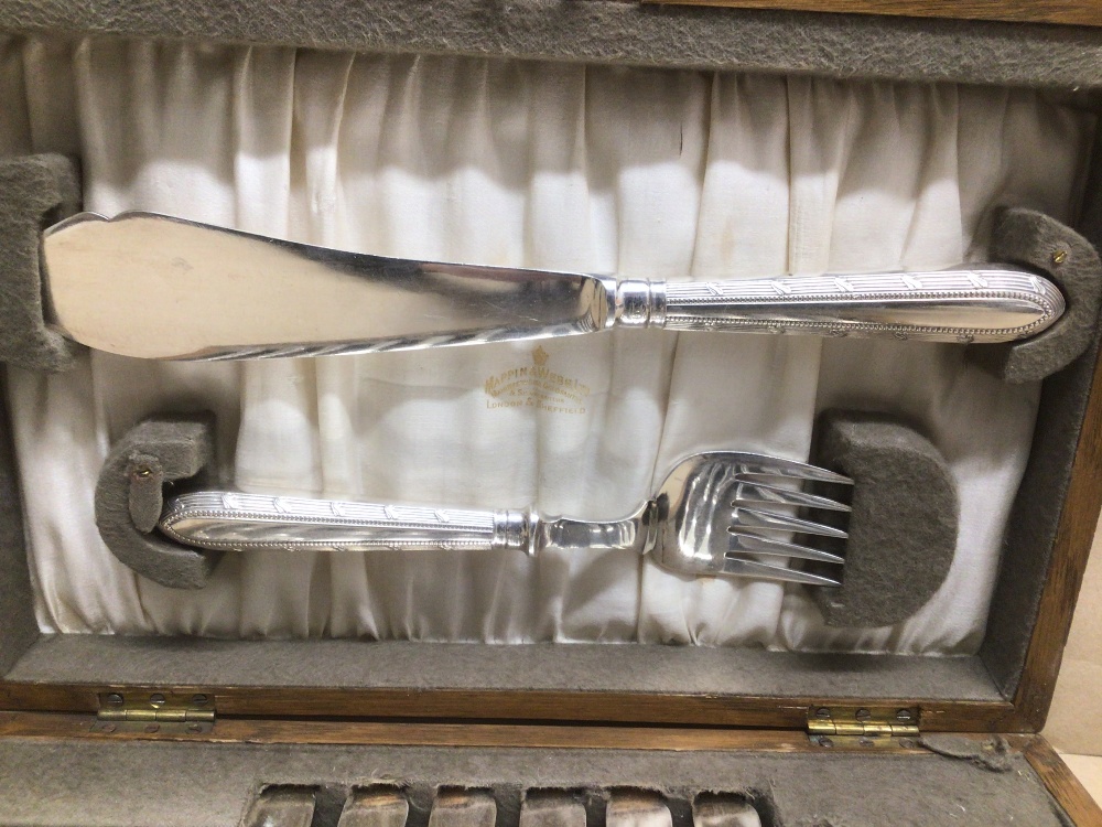 A MAPPIN AND WEBB SILVER PLATED CANTEEN OF CUTLERY - Image 3 of 3