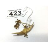 AN 18CT GOLD BROOCH WITH THREE REAL PEARLS AS A SWALLOW WITH A 9CT GOLD BOW AND SAFETY CHAIN