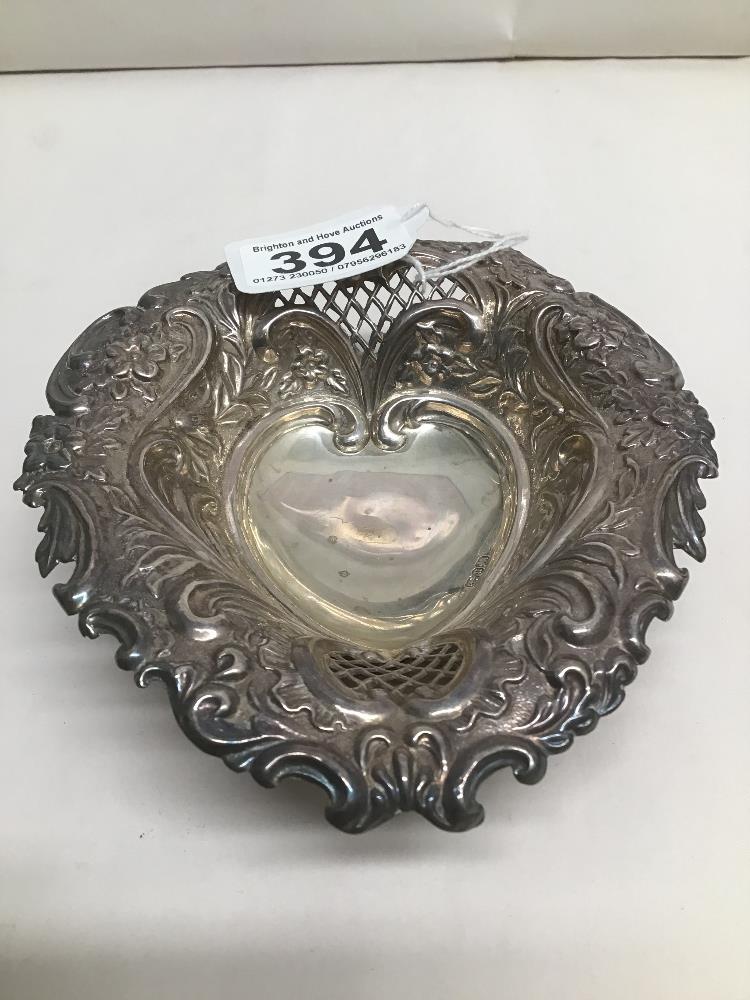 A HALLMARKED SILVER 1894 VICTORIAN PERIOD BON BON DISH PIERCED AND EMBOSSED DECORATED WITH SWIRLS