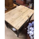 A VICTORIAN PERIOD SCRUB TOP PINE KITCHEN TABLE WITH UNDER DRAWER 104 X 68 X 72CM