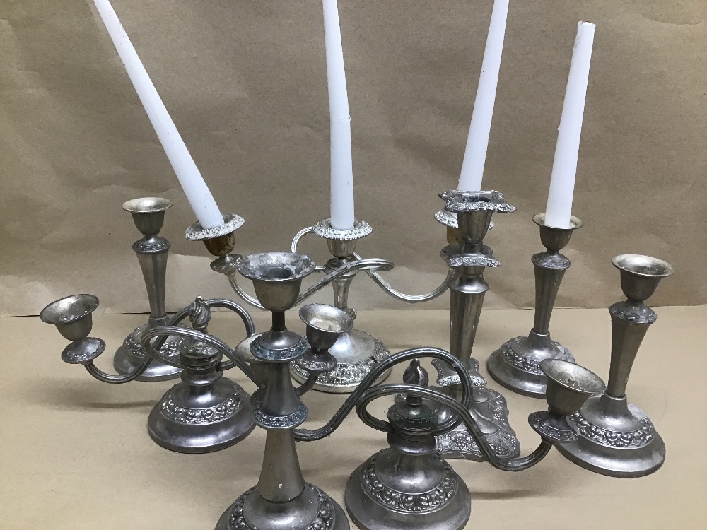 A QUANTITY OF PLATED CANDLESTICKS AND CANDELABRAS - Image 3 of 3