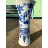 A LARGE TRUMPET SHAPED CHINESE BLUE AND WHITE PORCELAIN DECORATED VASE 45 CM