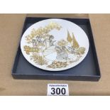 A BJORN WIINBLAD BOXED SMALL PLATE WITH GOLD INLAID TITLED SERENADE