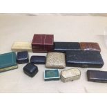 A QUANTITY OF VINTAGE JEWELLERY AND WATCH BOXES SOME LEATHER