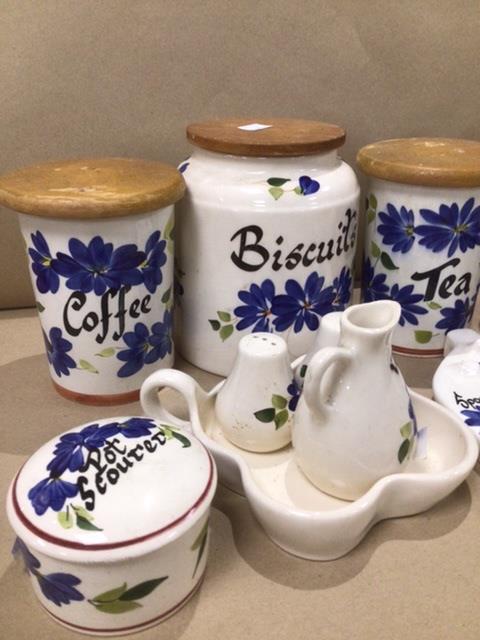 A QUANTITY OF VINTAGE BABBACOMBE POTTERY JARS, CONDIMENT SETS - Image 4 of 4