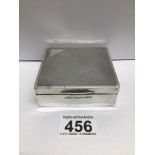 AN ENGINE TURNED SQUARE HALLMARKED SILVER CIGARETTE BOX 8 X 7.5CM TOTAL WEIGHT138 GRAMS