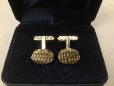 A PAIR OF 18K GOLD CUFFLINKS BY TIFFANY AND CO 17 GRAMS