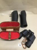 A PAIR OF VINTAGE LEATHER BOOT STRAPS WITH A CASED PAIR OF PATHE SCOPE FIELD BINOCULARS 20 X 50CM
