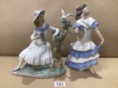 TWO LARGE NAO PORCELAIN FIGURES OF LADIES (565) b-16E) 28CMS