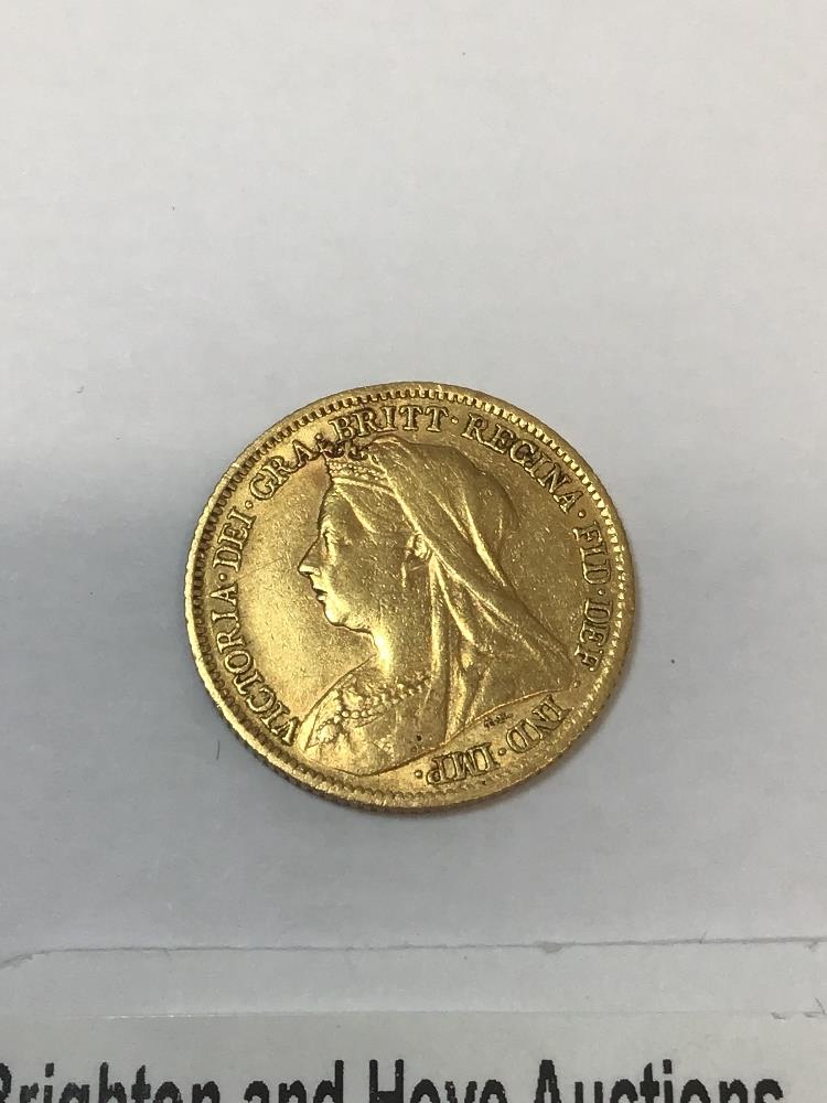 A GOLD HALF SOVEREIGN DATED 1899 - Bild 2 aus 3