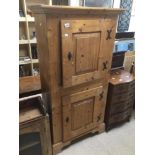 A LARGE TWO DOOR PINE CUPBOARD 159 X 83 X 40CM