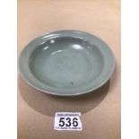 A CHINESE CELADON BOWL 16CM DIAMETER