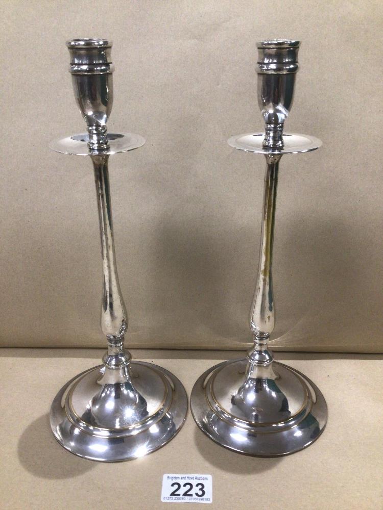 A PAIR OF PLATED CANDLESTICKS 31CM