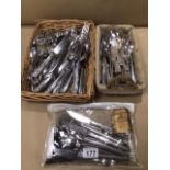 A LARGE QUANTITY OF FLATWARE/CUTLERY