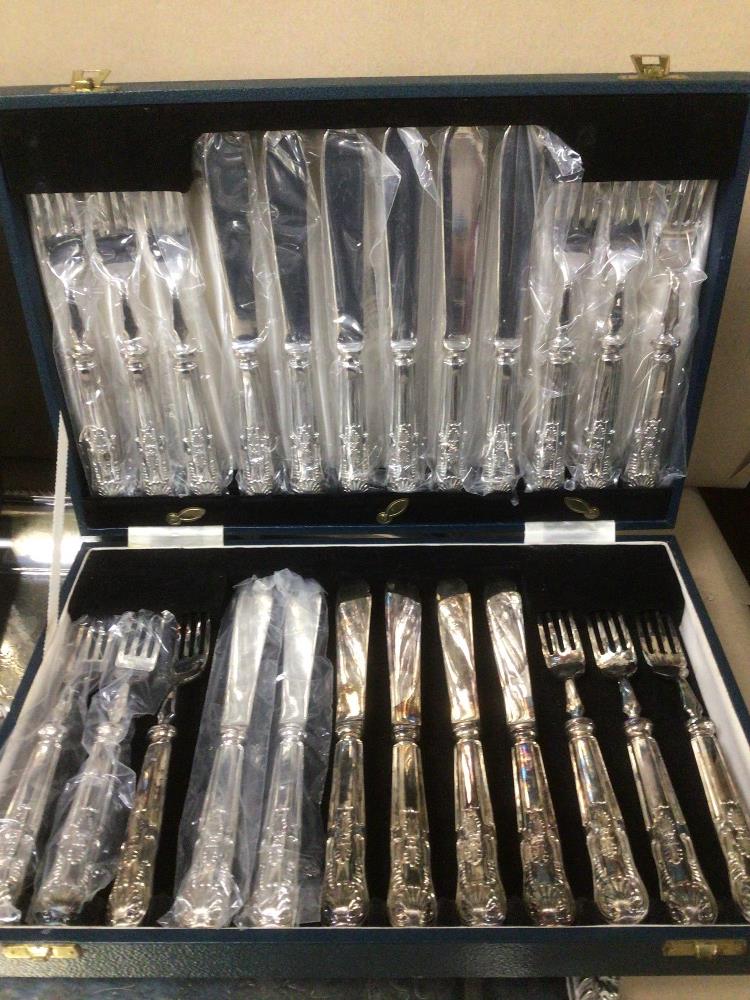 TWO CANTEENS OF CUTLERY, BY MAPPIN AND WEBB (MAPPIN PLATE) WITH A LARGE SILVER PLATED SERVING TRAY - Image 3 of 5