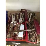 A LARGE QUANTITY OF SILVER PLATED FLATWARE/CUTLERY (COMMUNITY PLATE)